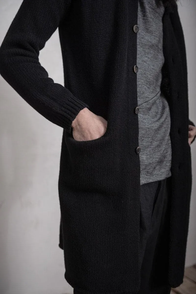 Forme d’Expression | Buttoned Up Knitted Coat - UM069 | Herren Wollstrickmantel in schwarz