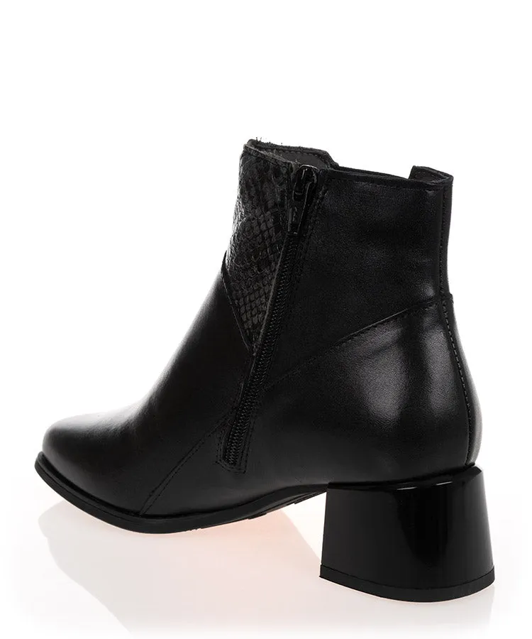 Pitillos 1683 Black Leather Ankle Boots